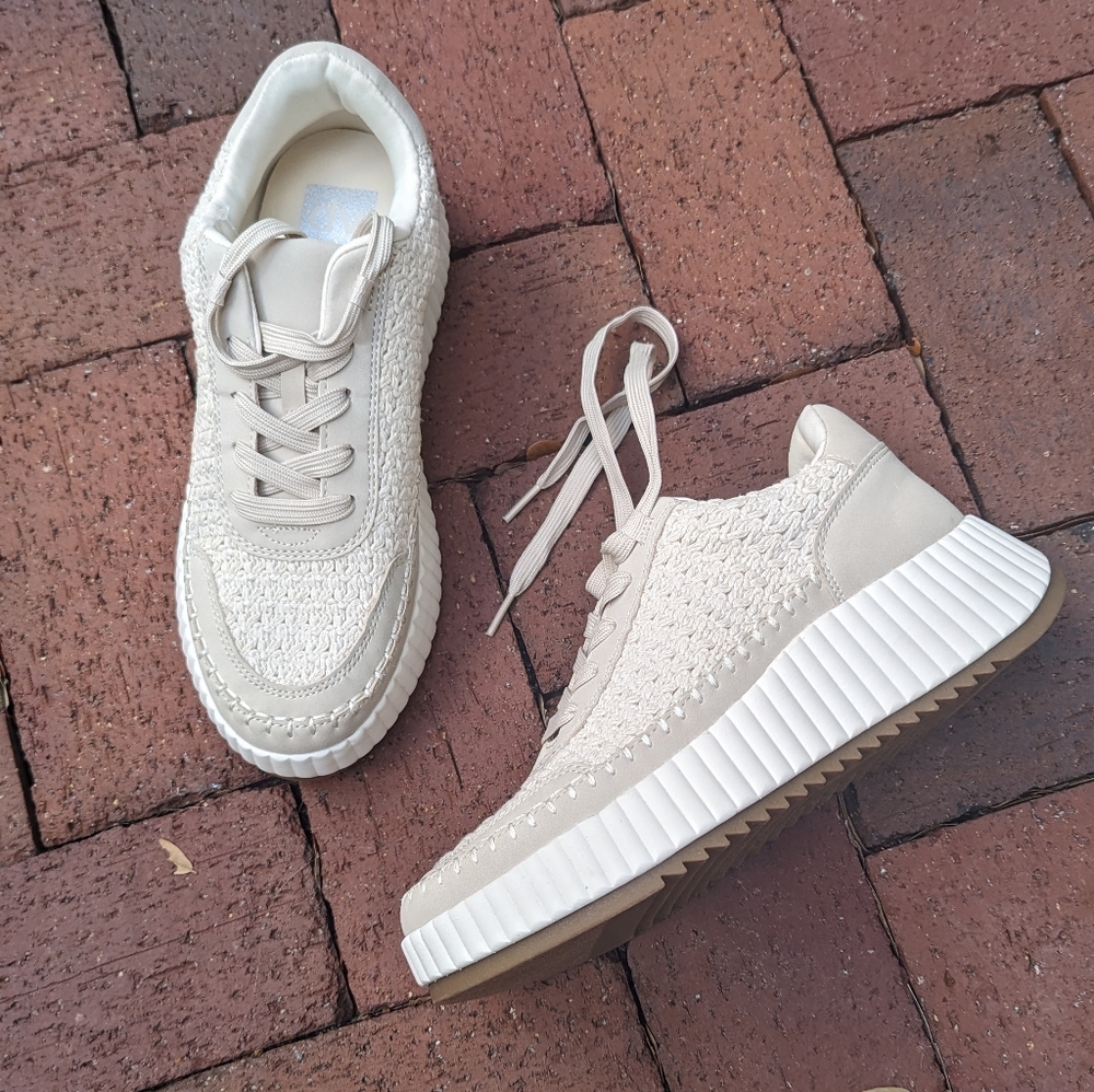 New w/o Box Dolce Vita Dolen Fay Sneakers in Sandstone Knit, size 8